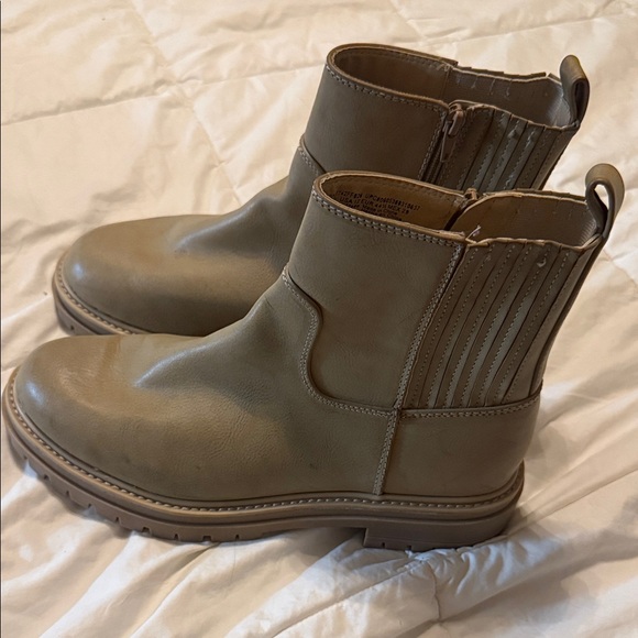 Time and Tru Shoes - Women’s Tan Combat Boots